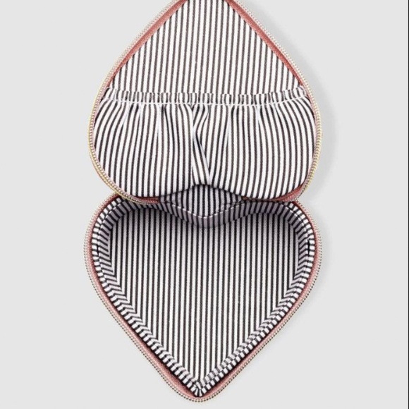Louenhide Heart Travel Jewlery Case - Picture 2 of 6